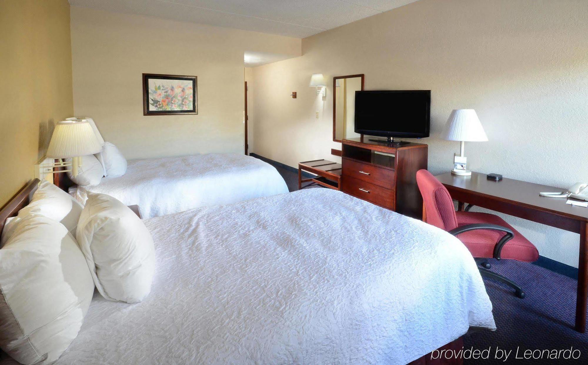 Hampton Inn Roxboro Exterior foto